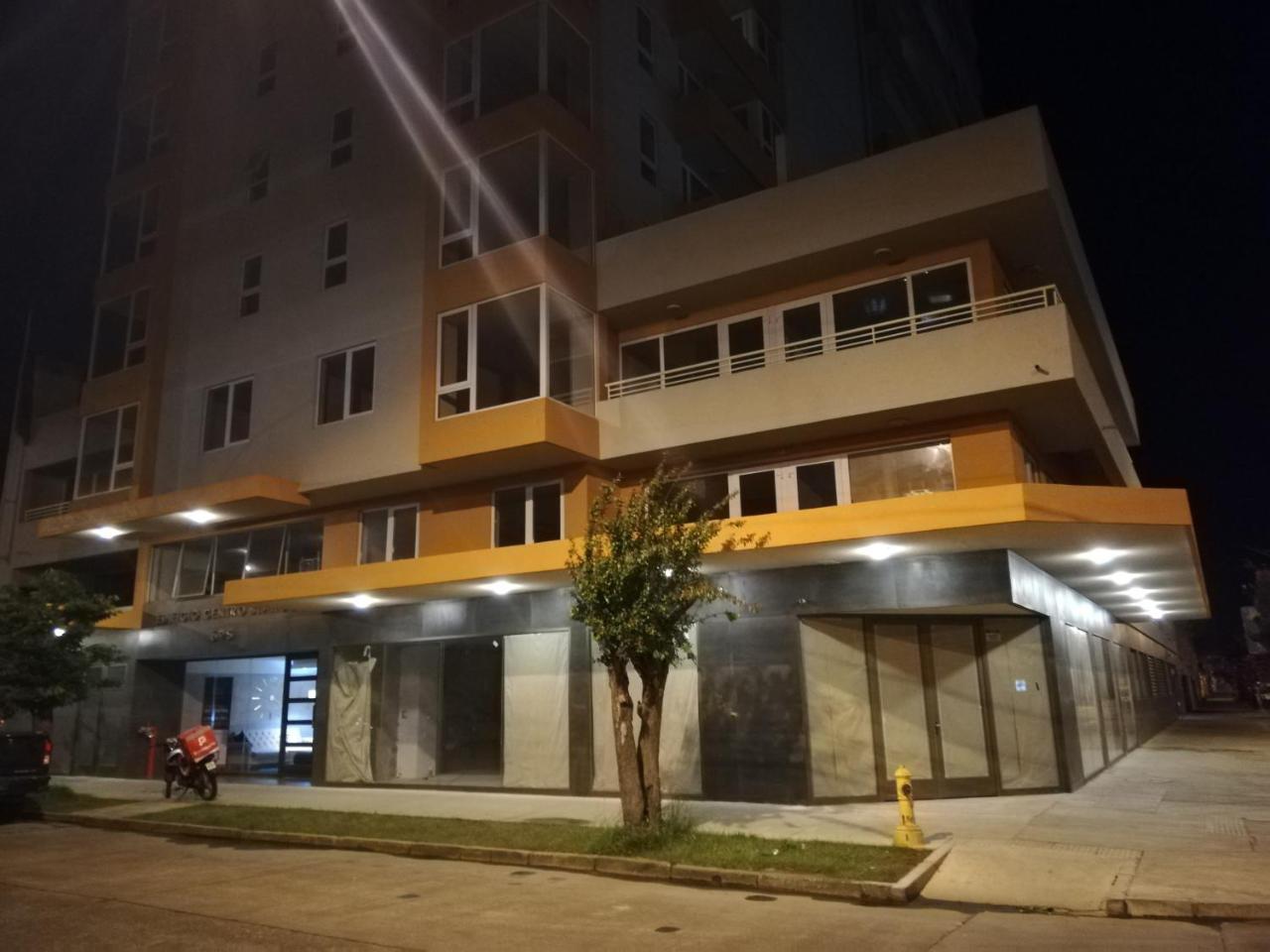 Depto Estudio 1811 Edificio Centro Blanco Con Estacionamiento 테무코 외부 사진