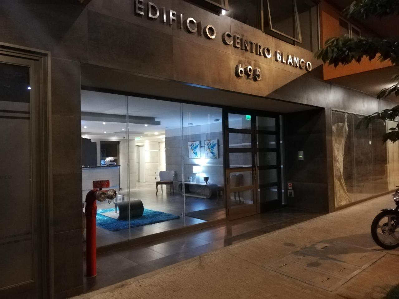 Depto Estudio 1811 Edificio Centro Blanco Con Estacionamiento 테무코 외부 사진